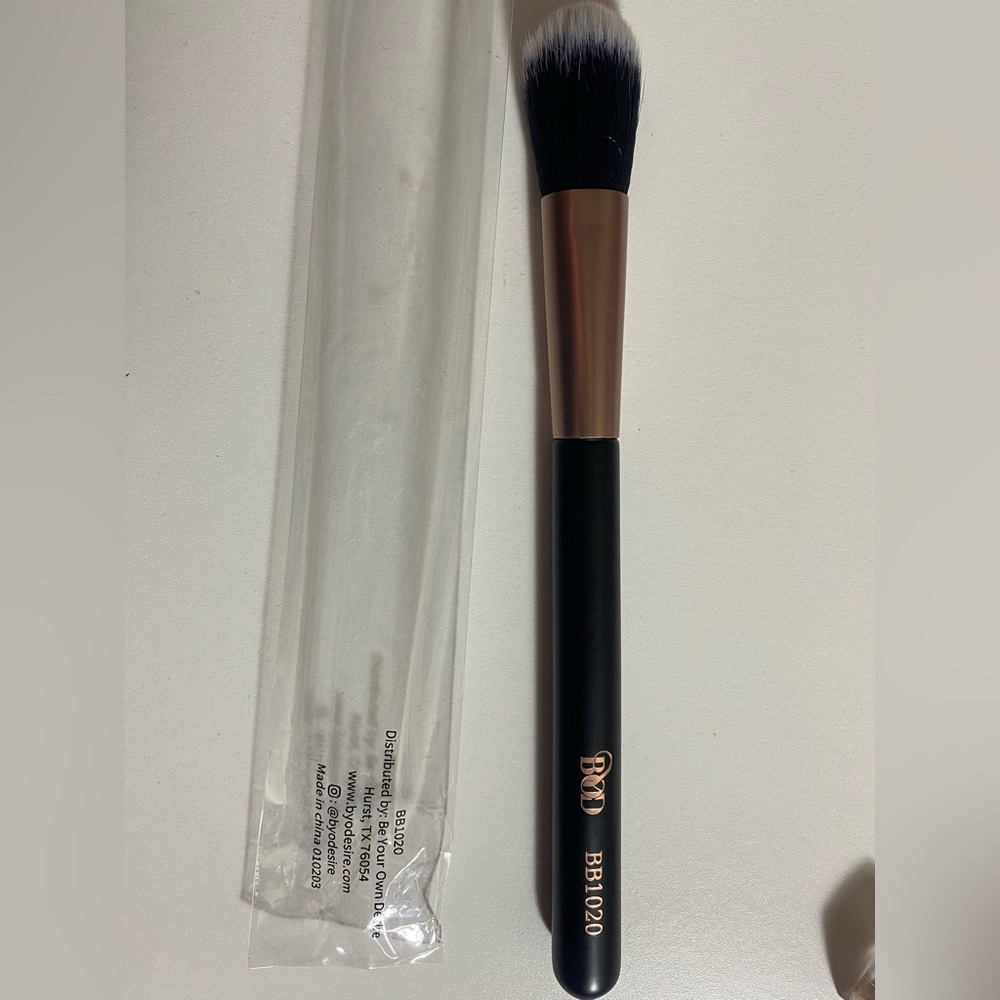 Makeup Bundle Perfect for Gifting. Work Wife, Secret Santa, Stocking Stuffers - Picture 8 of 10